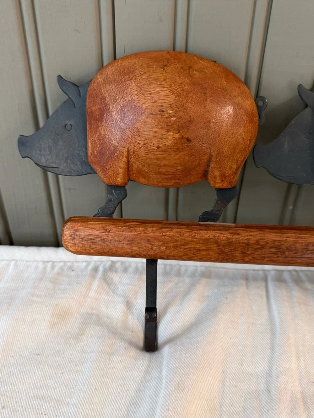VTG Pier 1 Pig Farmhouse 4 Hook Rack Wood and Metal Cottage Decor Quality